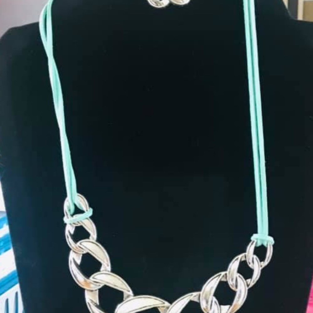 Neckless - Picture 5 of 8